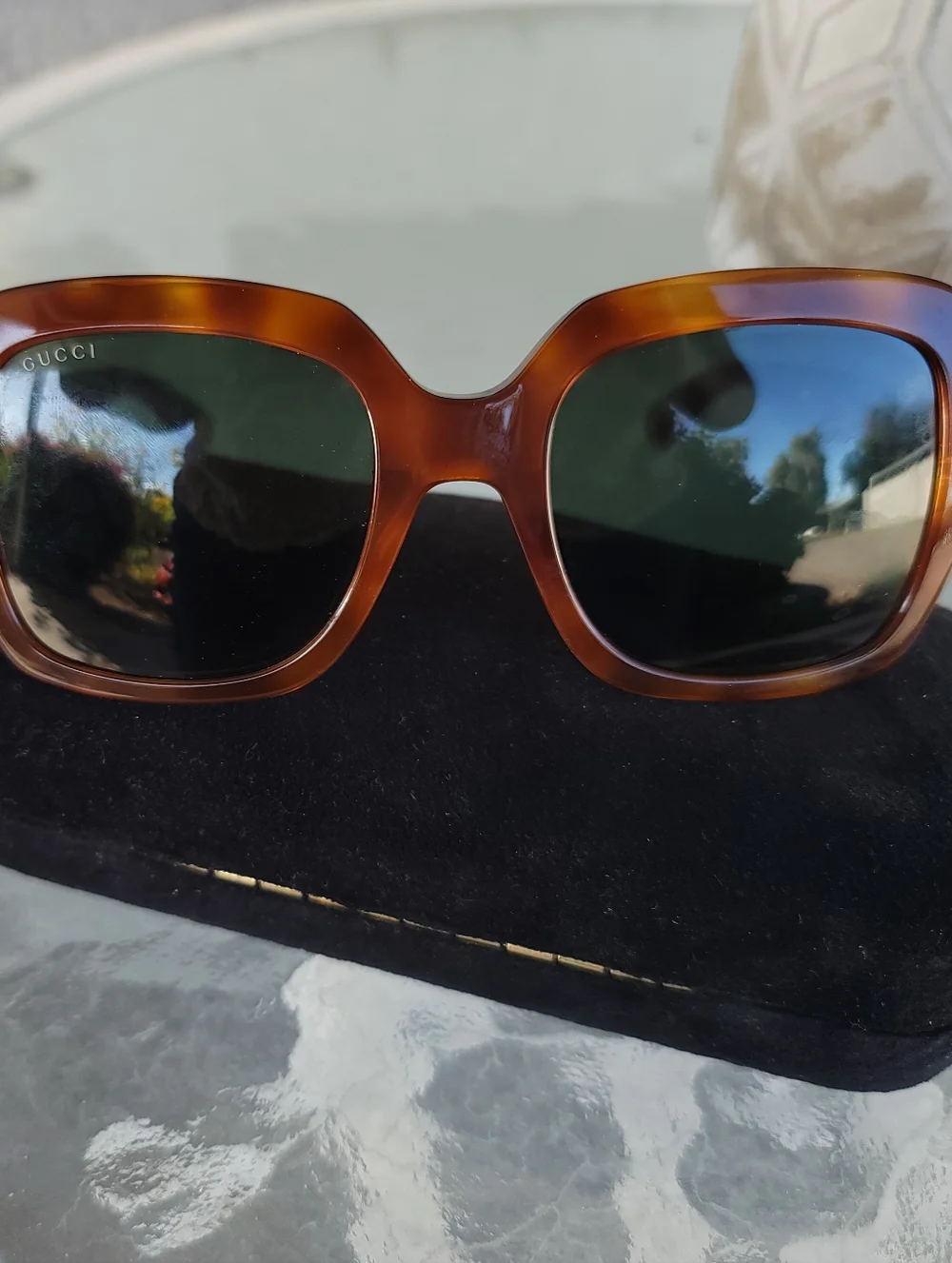 Gucci Women’s Tortoise Frame Sunglasses with Signature Stripe - Picture 4 of 11